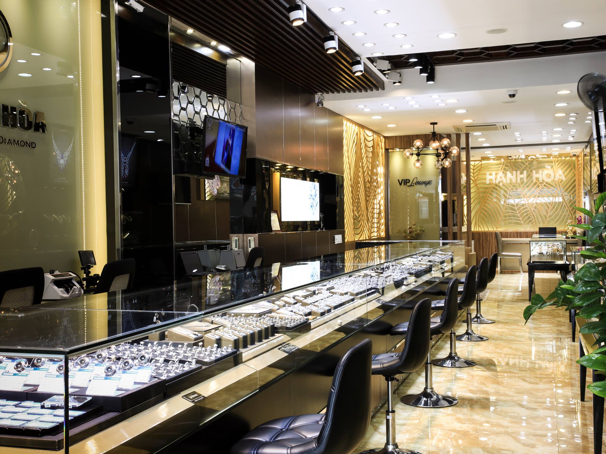 Top 7 tiệm vàng bạc đá quý uy tín nhất Đà Nẵng -  Hạnh Hòa Jewelry & Diamond