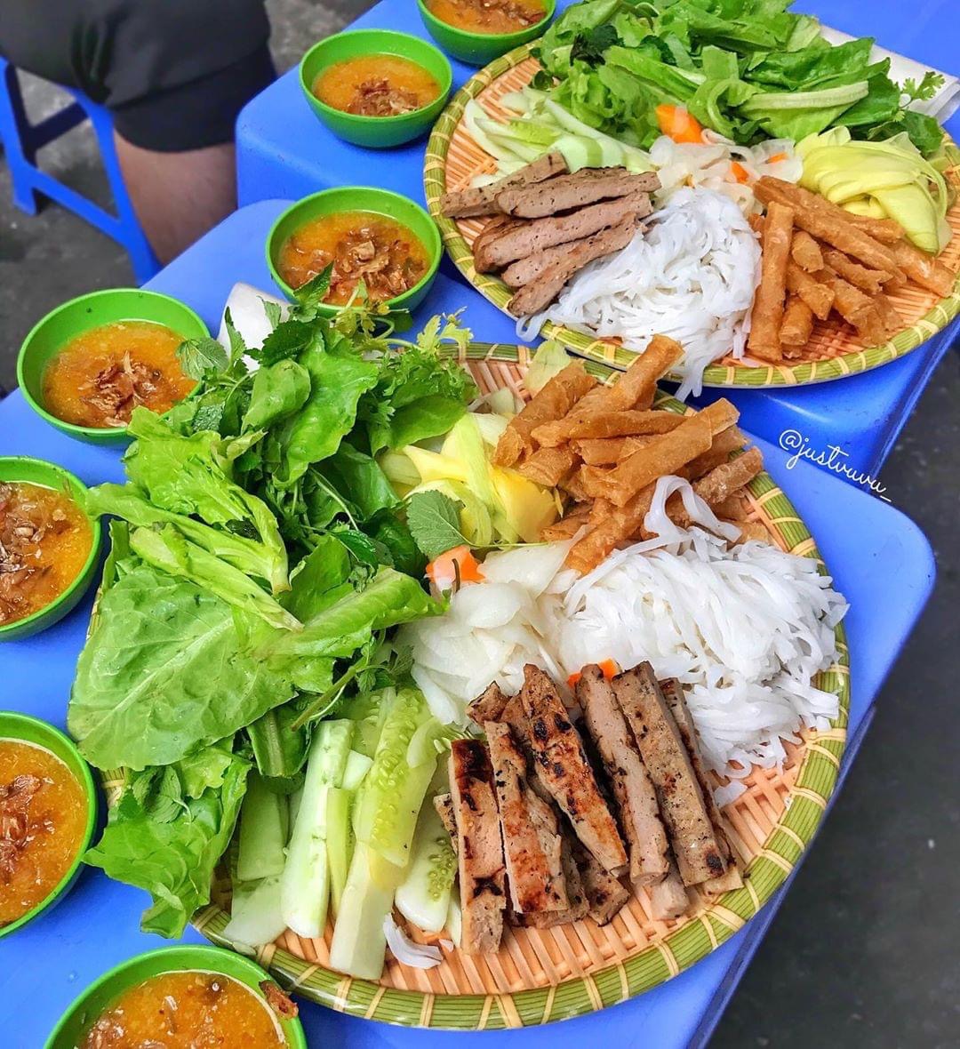 Top 10 quán ăn ngon nhất ở Nha Trang - Nem nướng