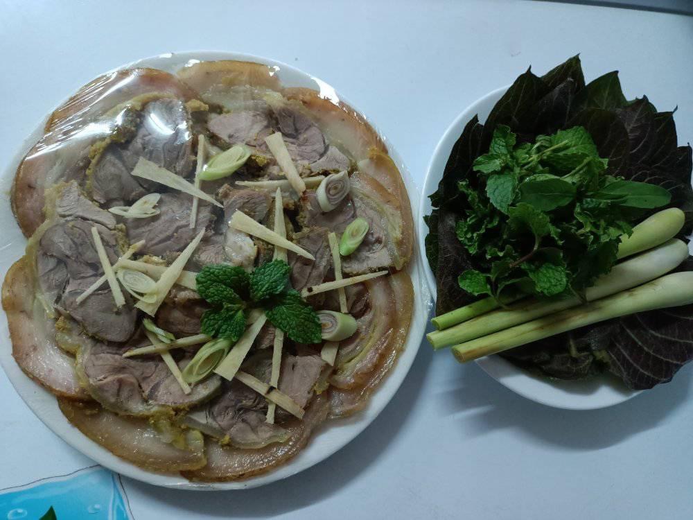 Top 15 quán ăn ngon nức tiếng ở Đà Lạt - Lẩu Bò Quán Gỗ