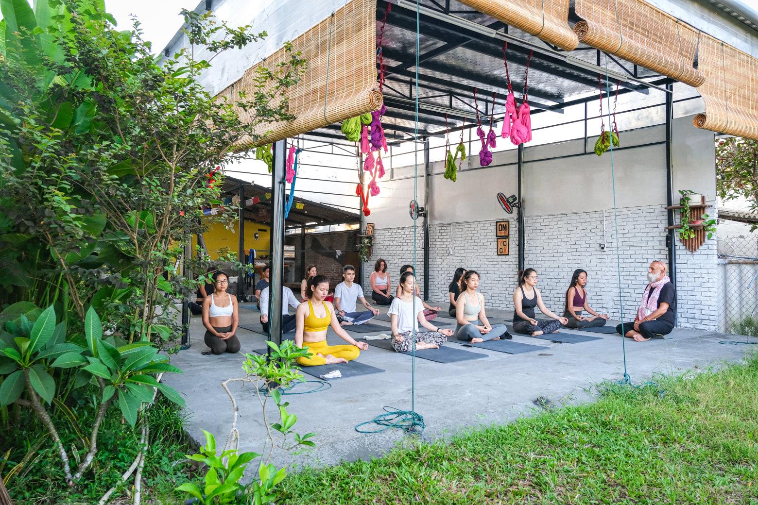 Xếp hạng 8 trung tâm dạy Yoga tốt nhất Hà Nội -  OM Factory Hà Nội