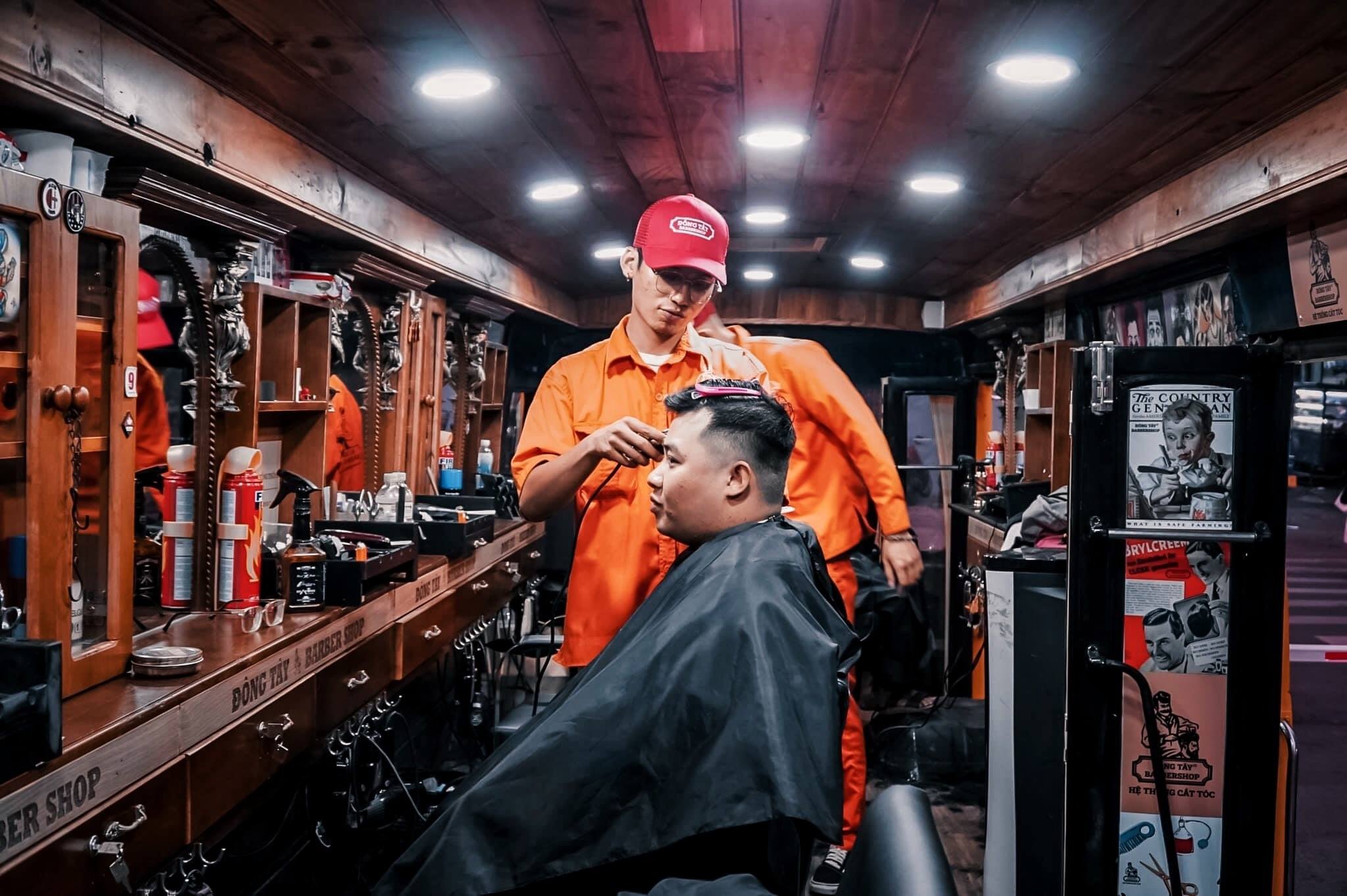 Top 10 Salon cắt tóc nam đẹp nhất TPHCM -  Đông Tây Barbershop