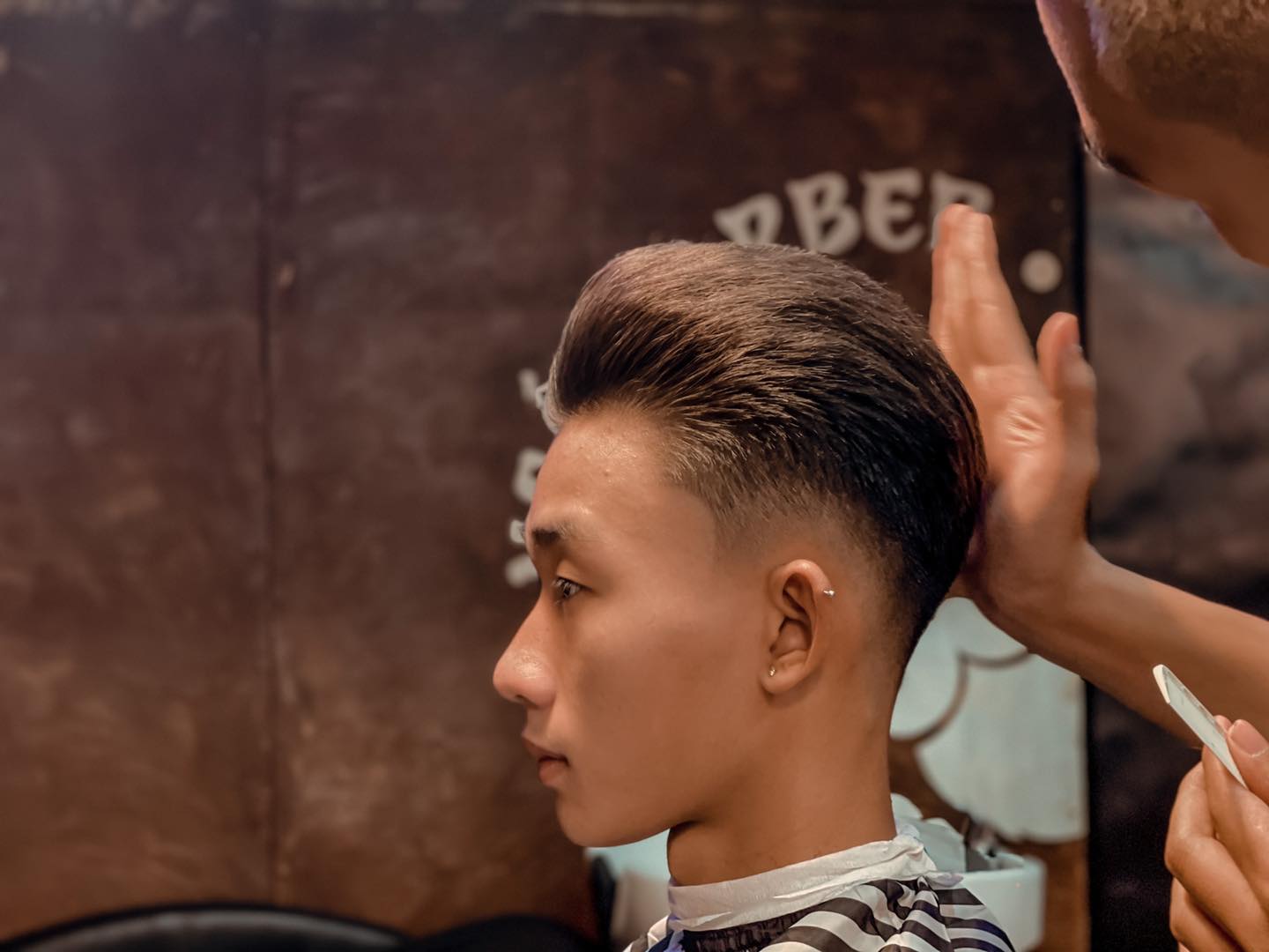 Top 10 Salon cắt tóc nam đẹp nhất TPHCM -  NGỐ barbershop