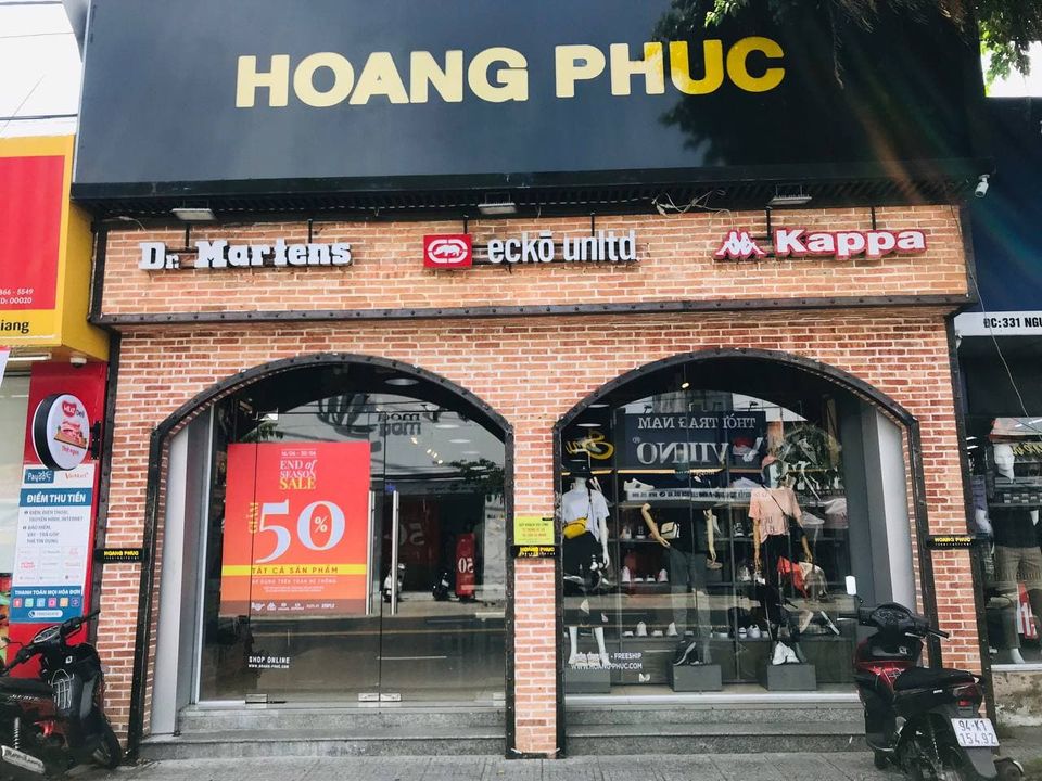 Top 8 cửa hàng giày dép đẹp nhất ở TP. HCM -  Shop Giày Dép Skechers Hoàng Phúc
