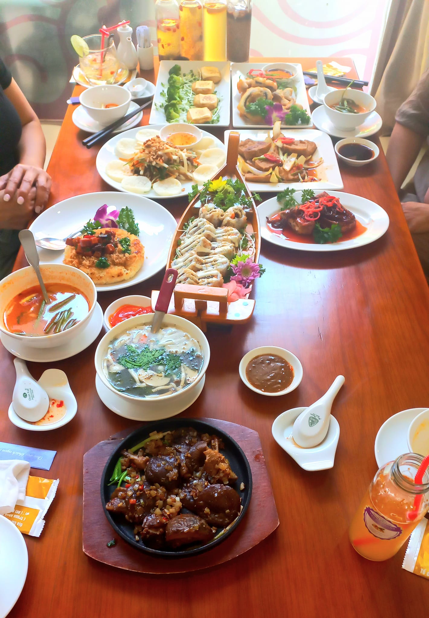 Top 10 quán chay ngon nổi tiếng nhất ở thành phố Hồ Chí Minh - Nhà hàng chay Thiện Duyên